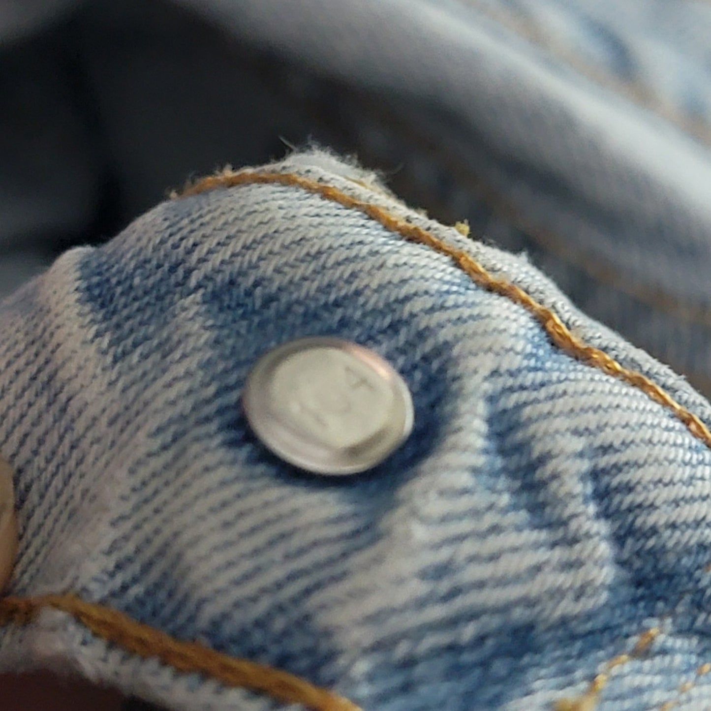 True Vintage 90s Levi 550s Faded Distressed Stonewash Denim Jeans