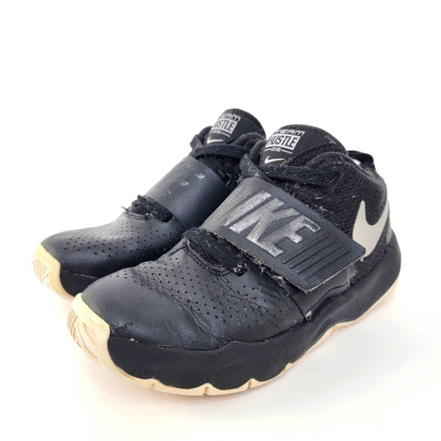 Nike Team Hustle D 8 (GS) Youth Athletic Shoes