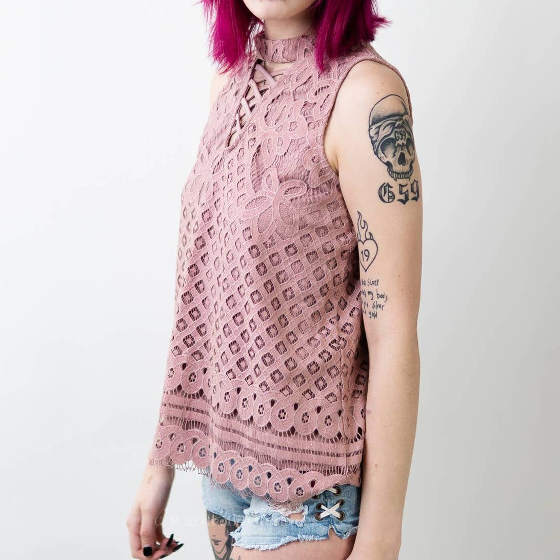 Makeup Blush Pink Eyelash Lace Short Choke Collar Tank Shirt - S