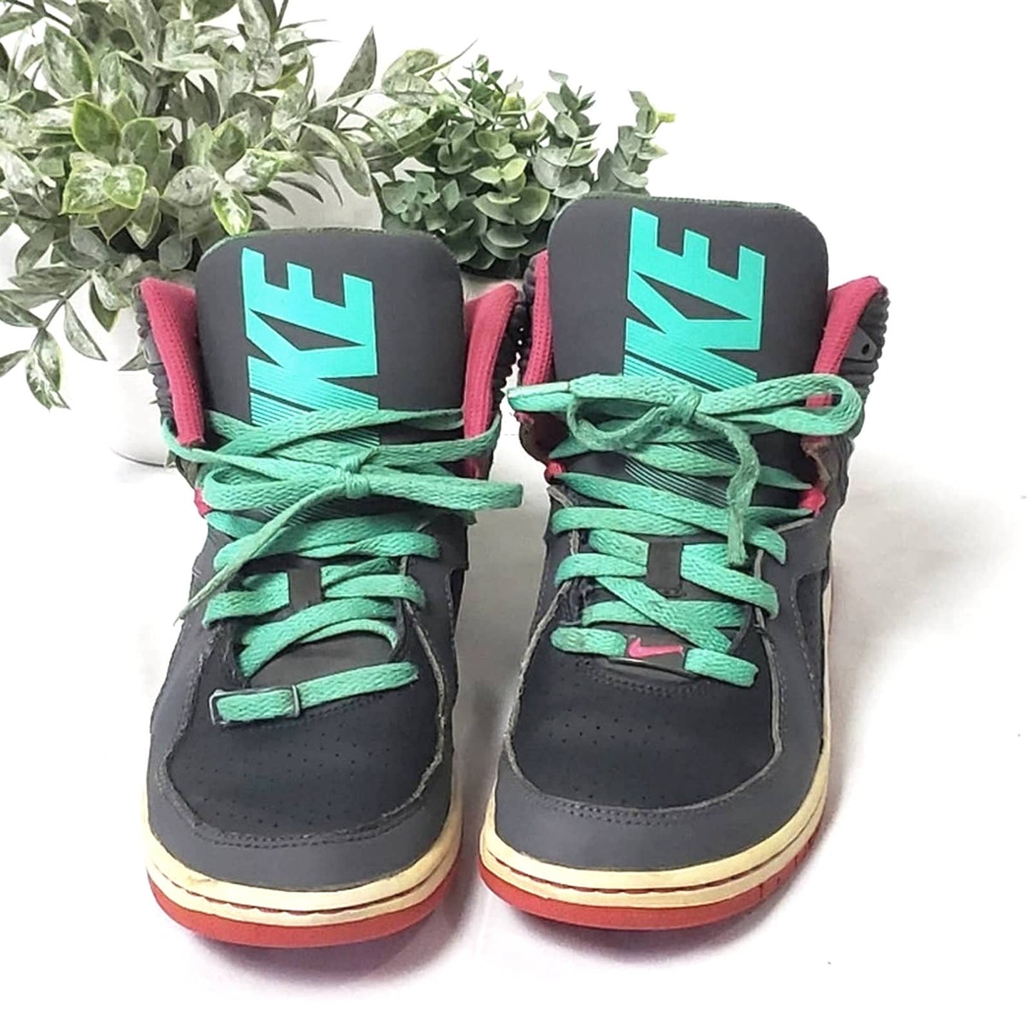 Nike ‘Court Invader’ High Top Basketball Sneakers - 5Y