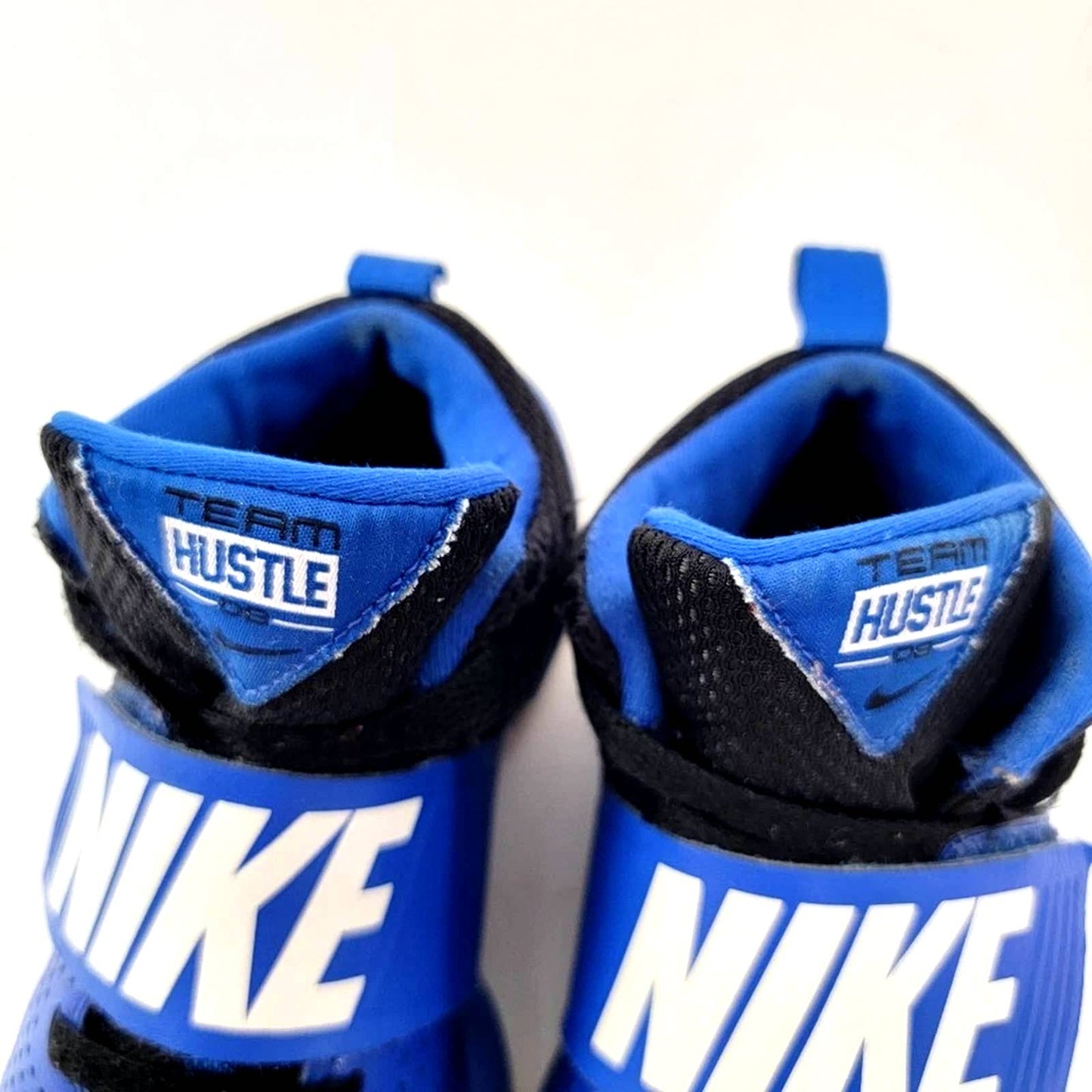 Nike Team Hustle D 8 (GS) Youth Athletic Shoes - 4Y