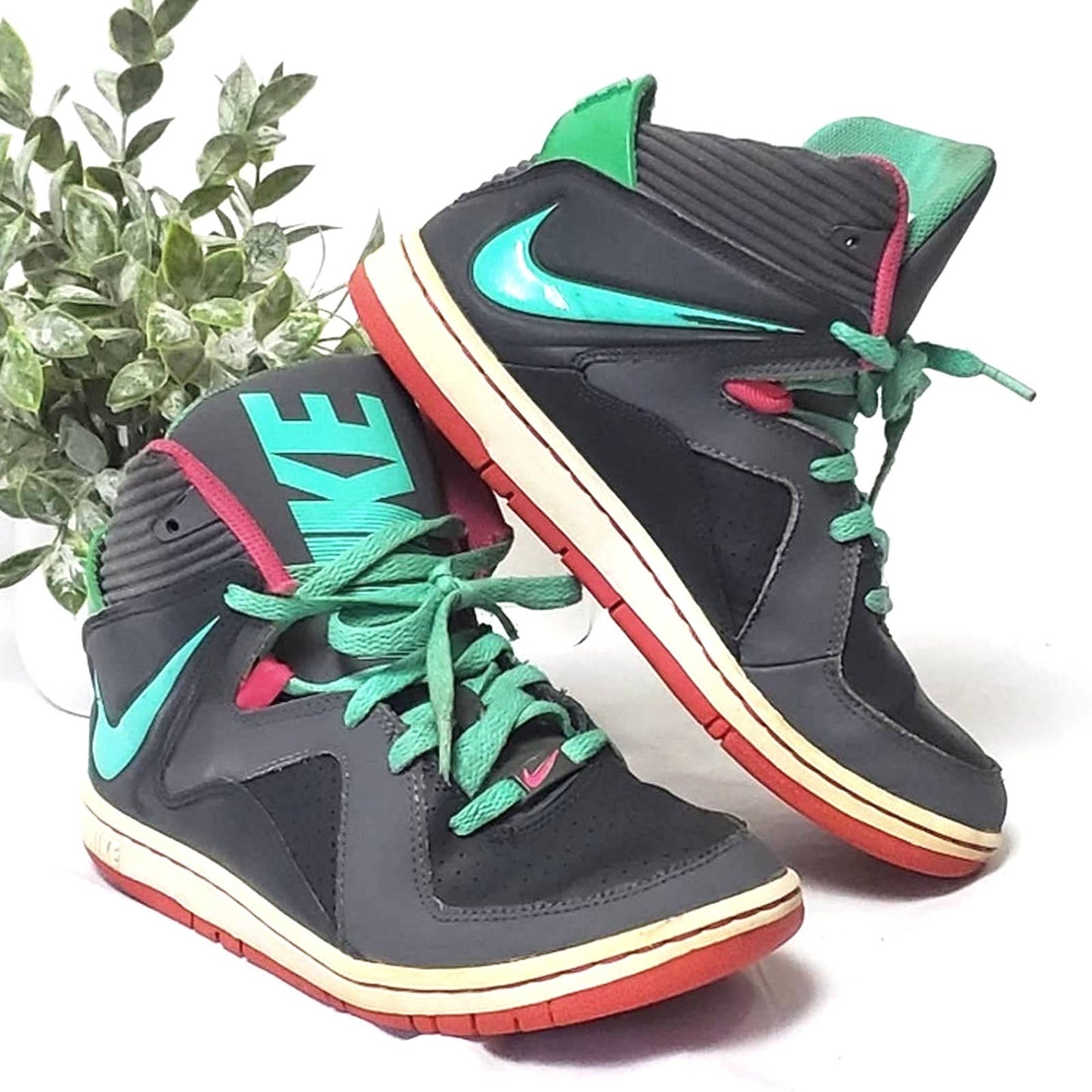 Nike ‘Court Invader’ High Top Basketball Sneakers - 5Y