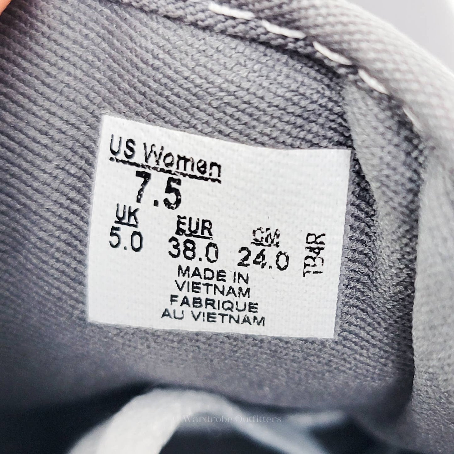 Vans Atwood Classic Lace Up Low Top Sneakers - 7