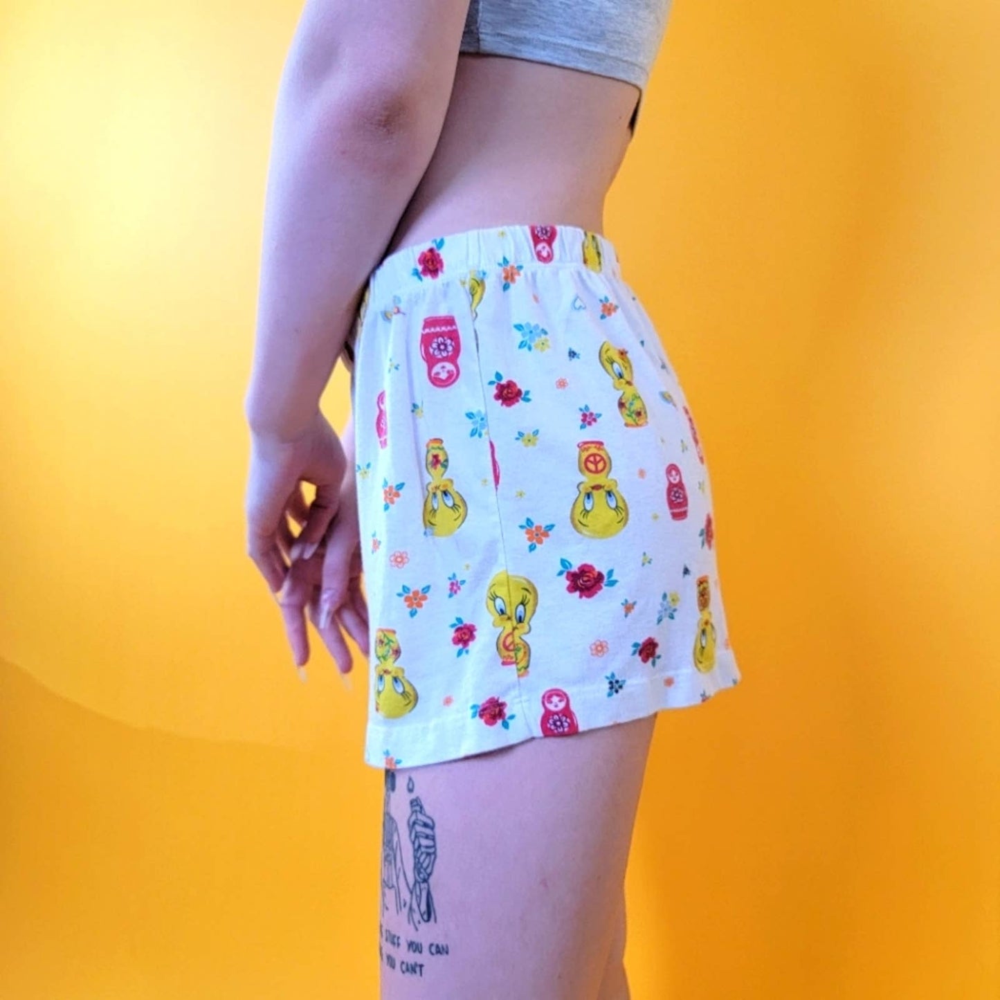 Vintage y2k Warner Bros Tweetie Bird Pajama Sleep Shorts - All Over Print
