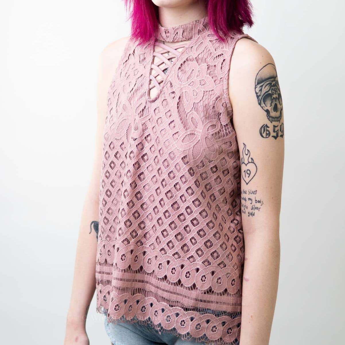 Makeup Blush Pink Eyelash Lace Short Choke Collar Tank Shirt - S