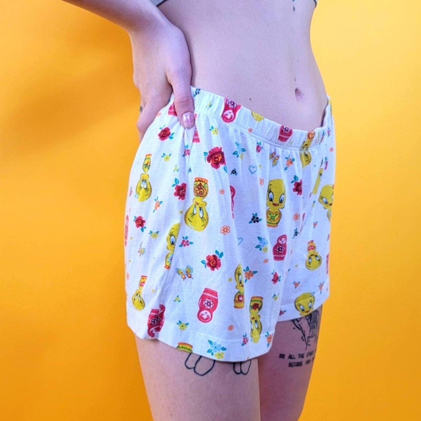 Vintage y2k Warner Bros Tweetie Bird Pajama Sleep Shorts - All Over Print