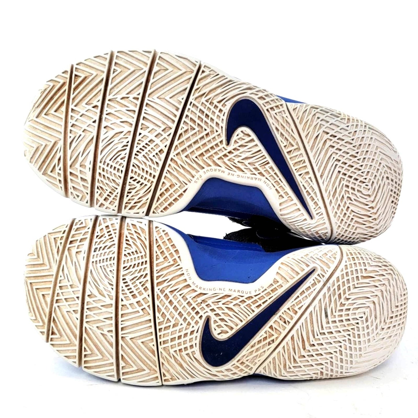 Nike Team Hustle D 8 (GS) Youth Athletic Shoes - 4Y