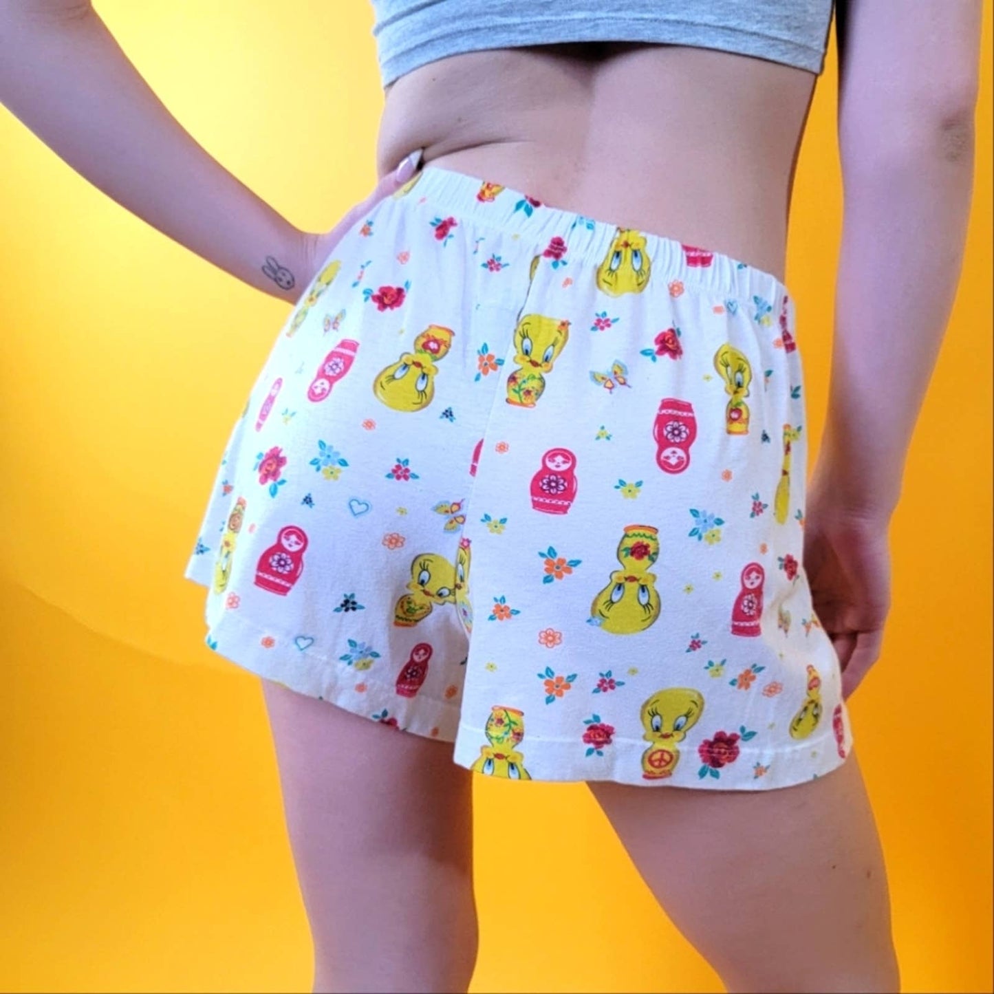 Vintage y2k Warner Bros Tweetie Bird Pajama Sleep Shorts - All Over Print