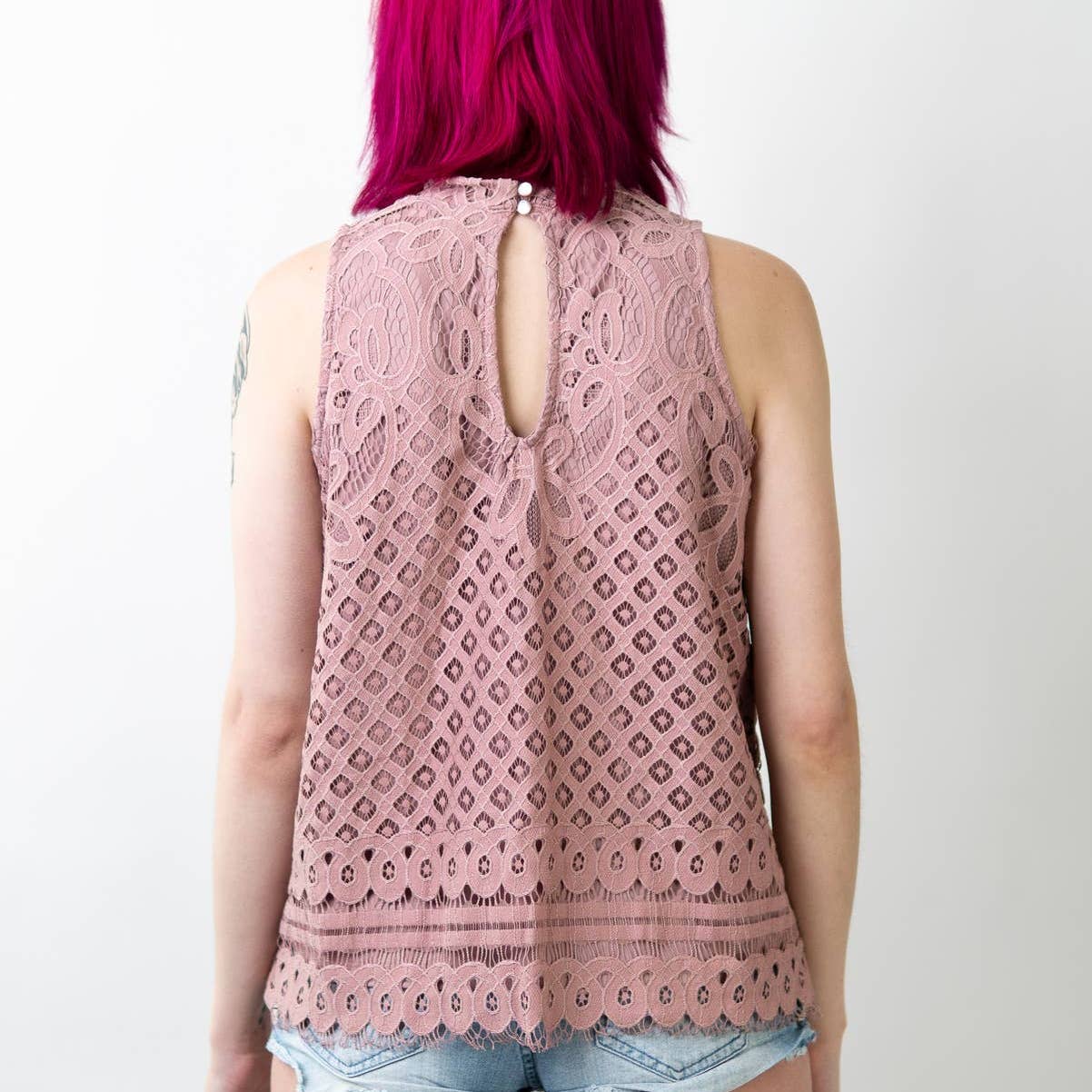 Makeup Blush Pink Eyelash Lace Short Choke Collar Tank Shirt - S