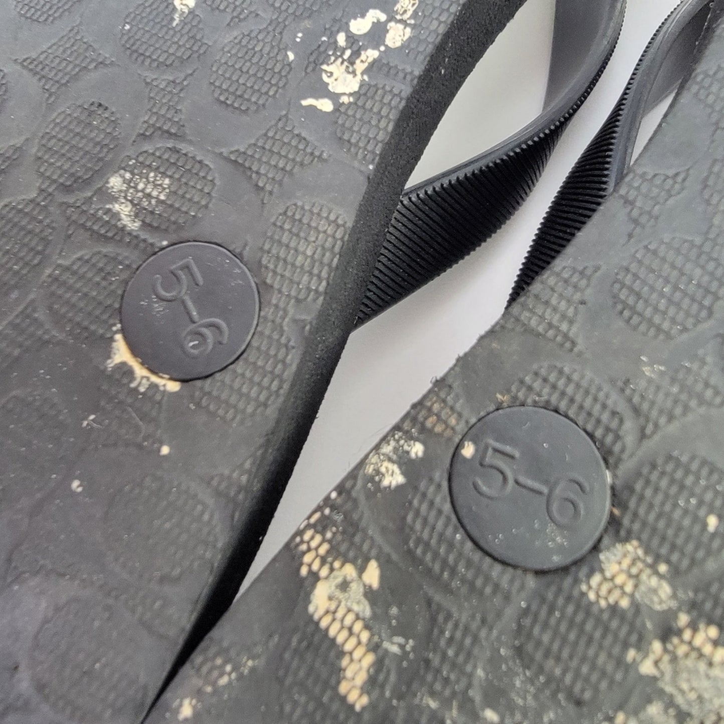 Coach New York Black LOGO Flip Flop Sandals - 5/6