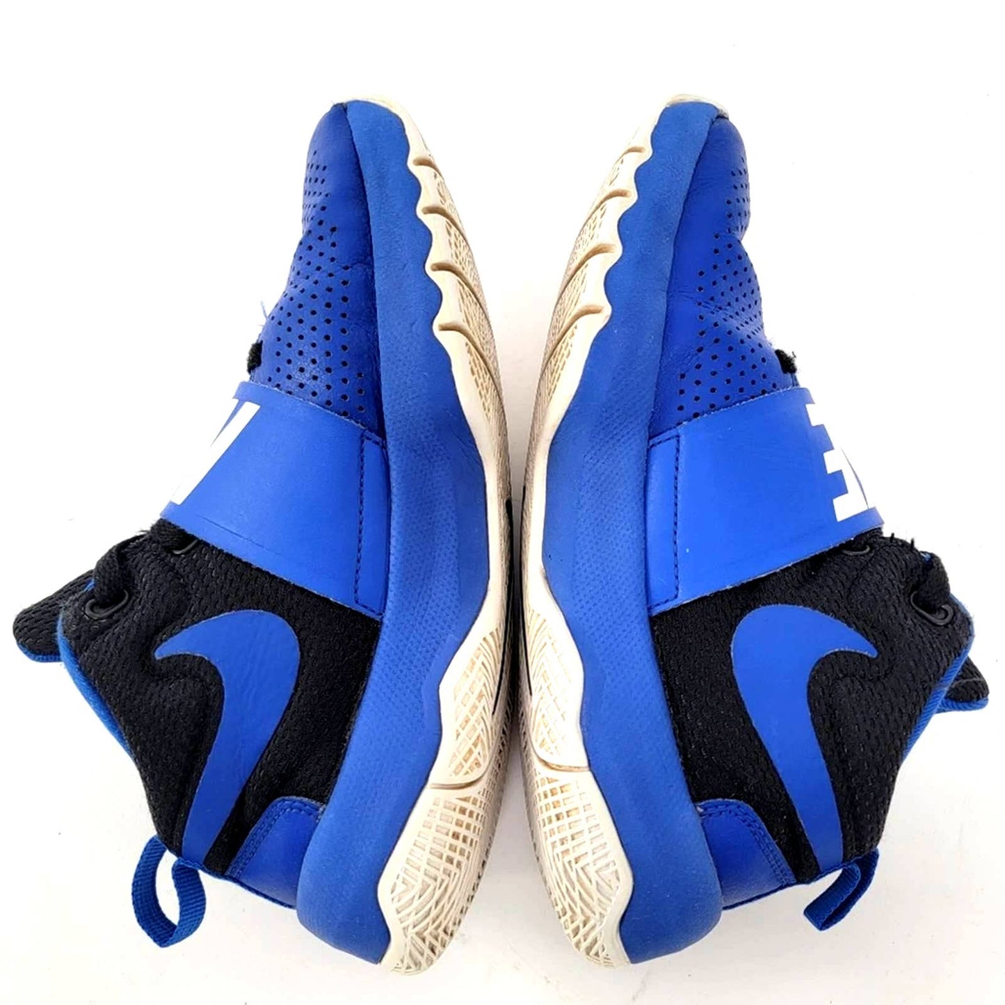 Nike Team Hustle D 8 (GS) Youth Athletic Shoes - 4Y