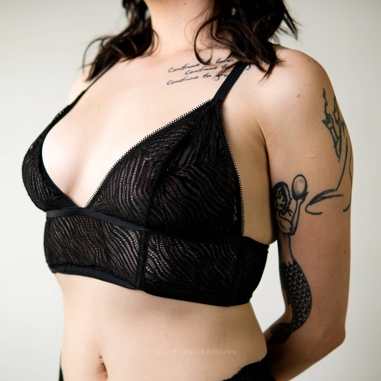 Victoria's Secret Triangle Cup Black Lace Bralette - L