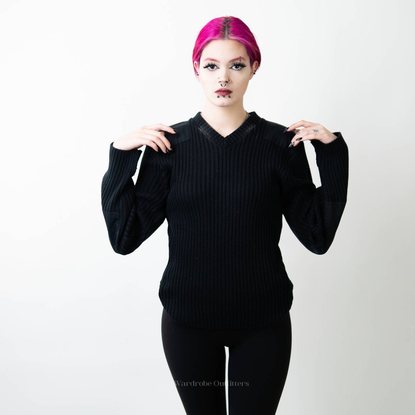 Blauer THICK V-Neck Classic Ribbed Knit Sweater - S