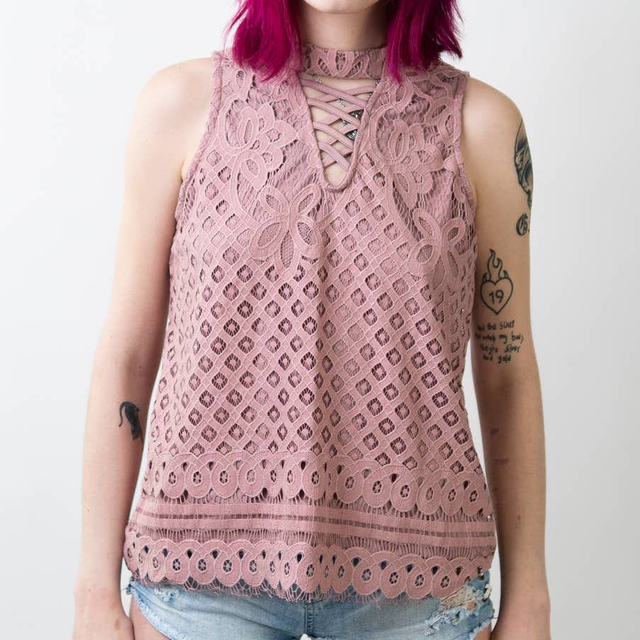 Makeup Blush Pink Eyelash Lace Short Choke Collar Tank Shirt - S