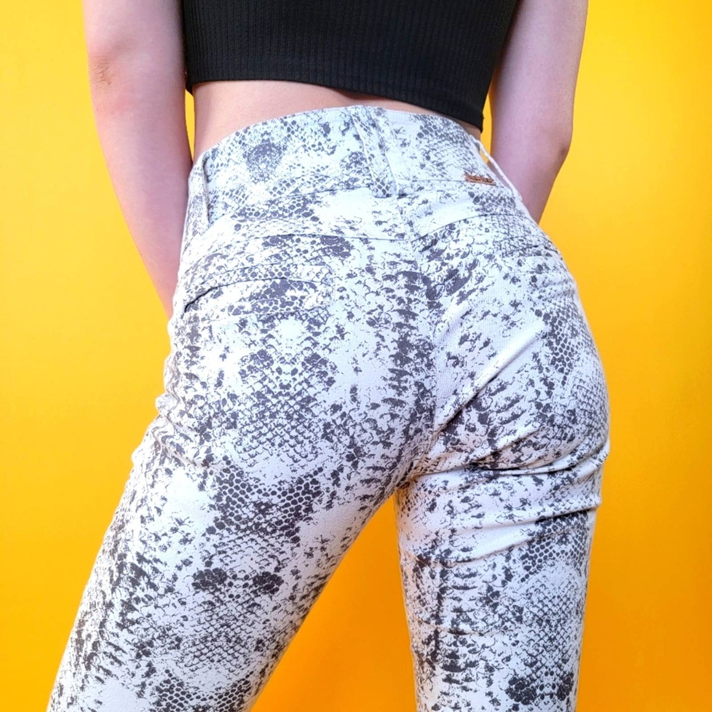 Muleka Mulher Snakeskin High Rise Pants - 4 / 28