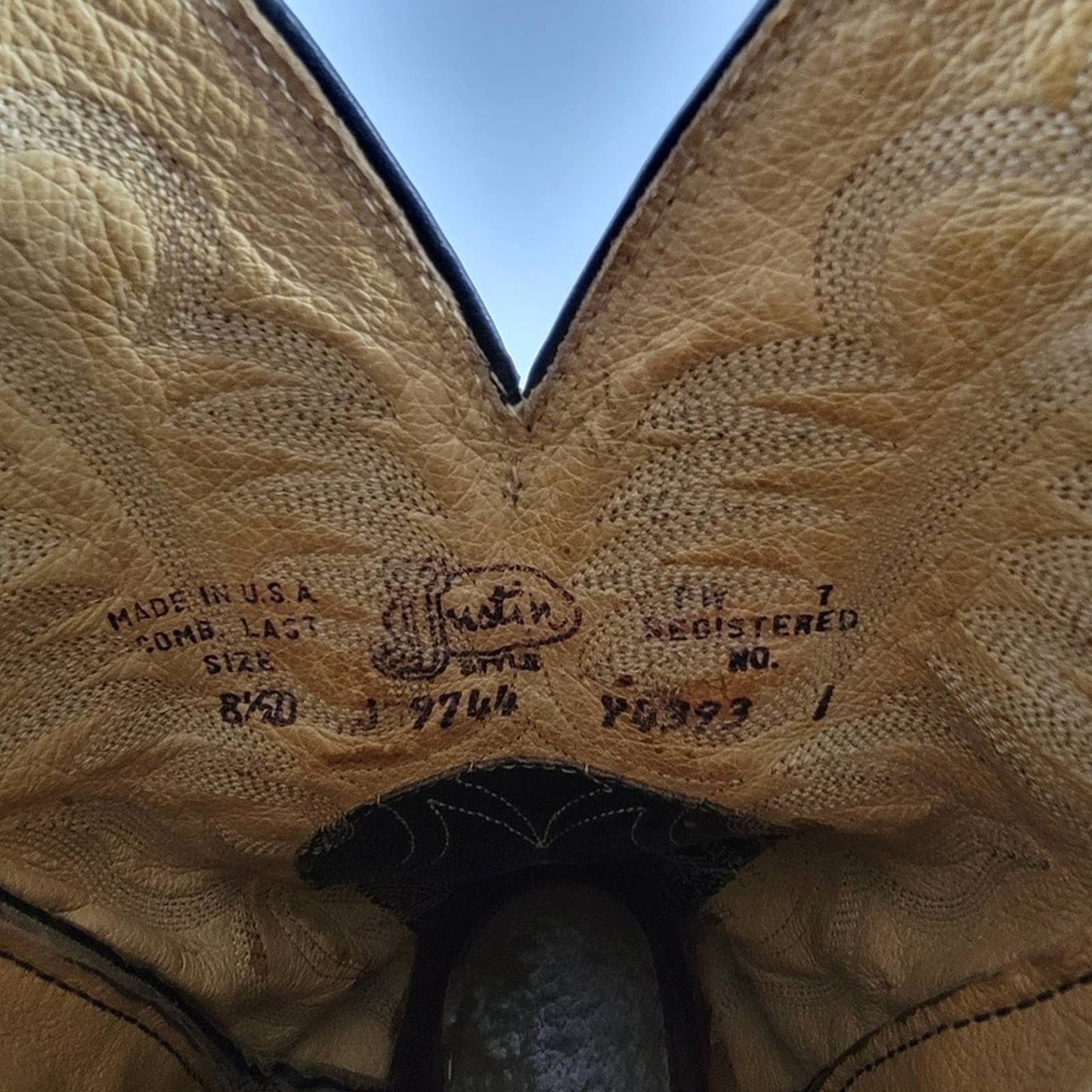 Justin Comb Last Point Toe Cowboy Boots - 8.5