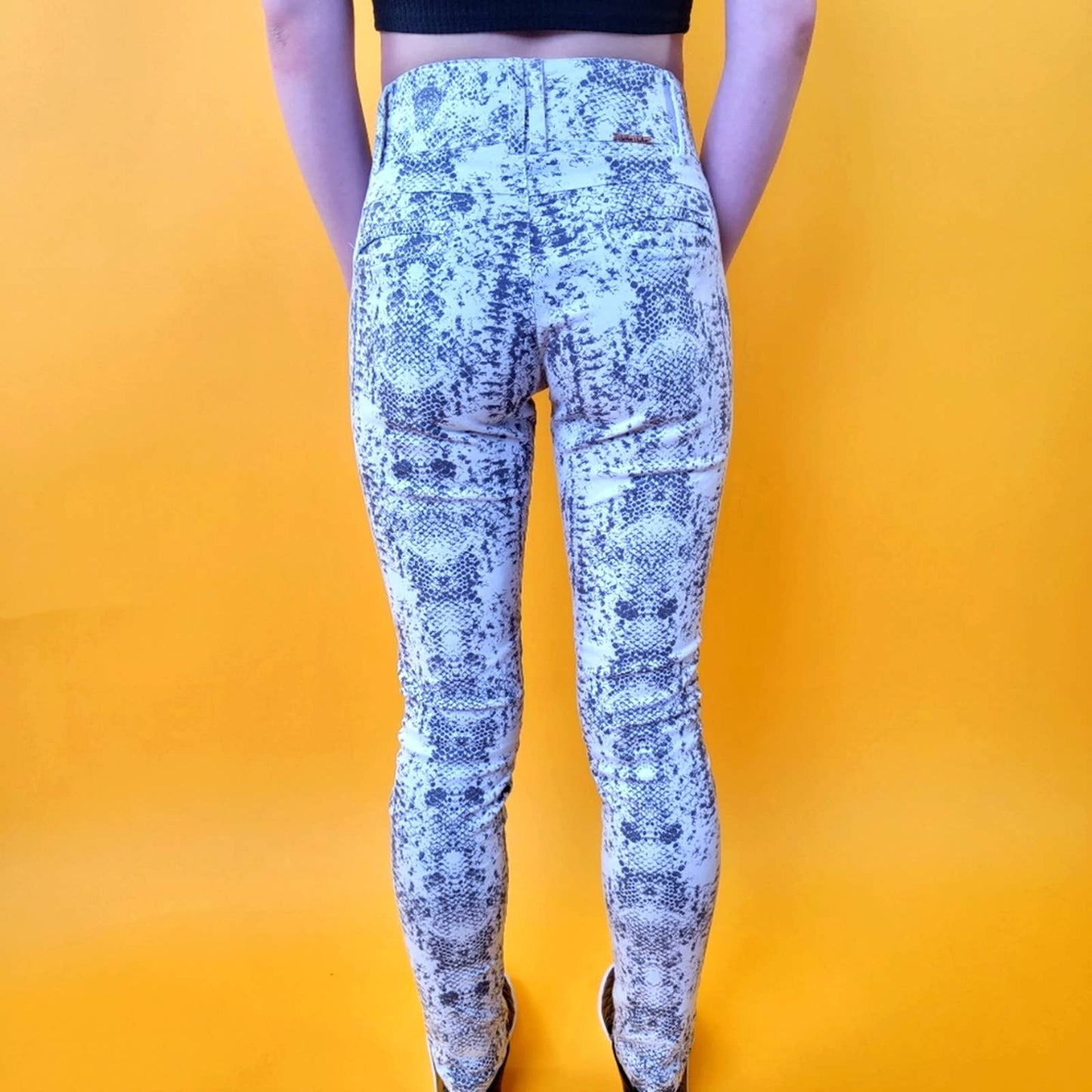 Muleka Mulher Snakeskin High Rise Pants - 4 / 28