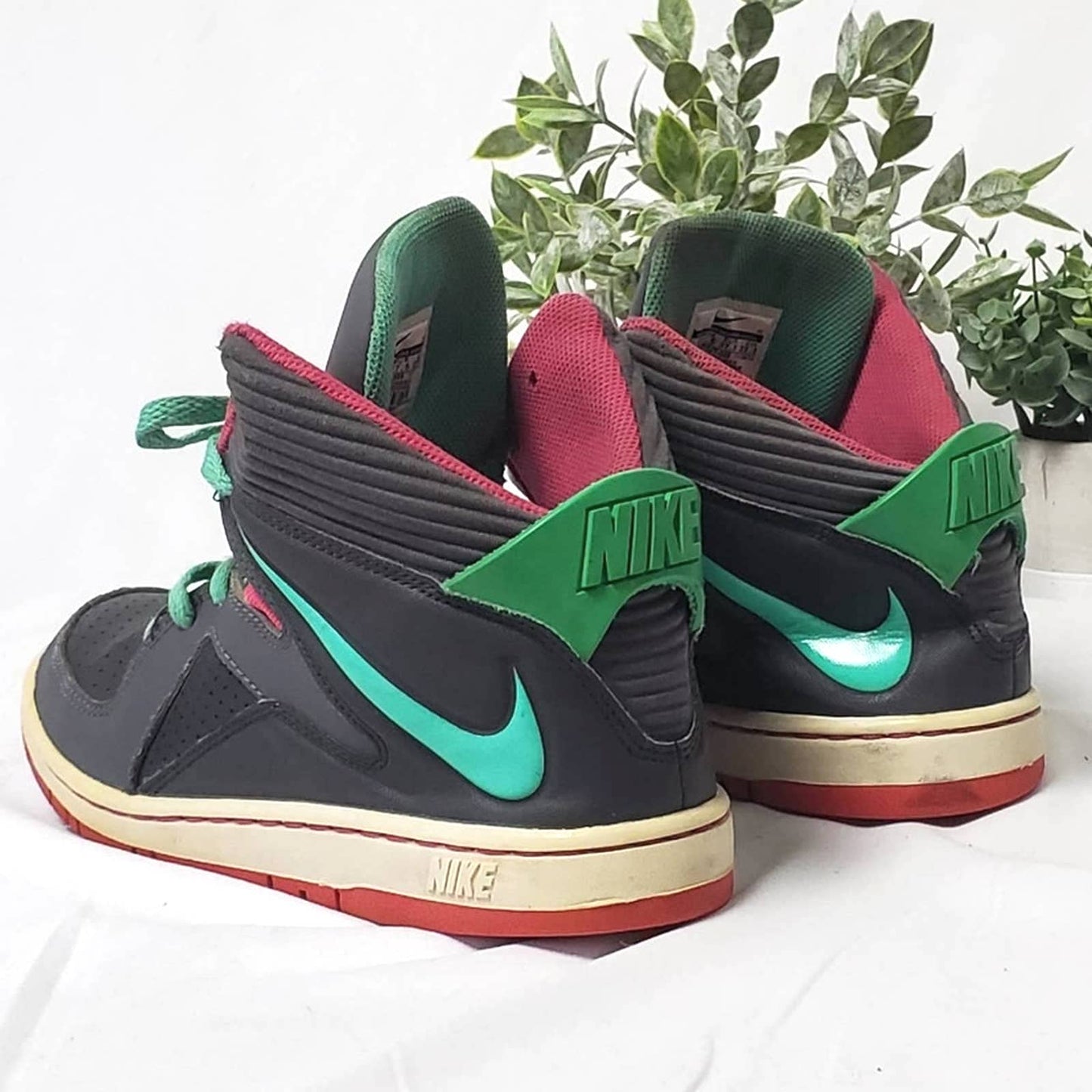 Nike ‘Court Invader’ High Top Basketball Sneakers - 5Y