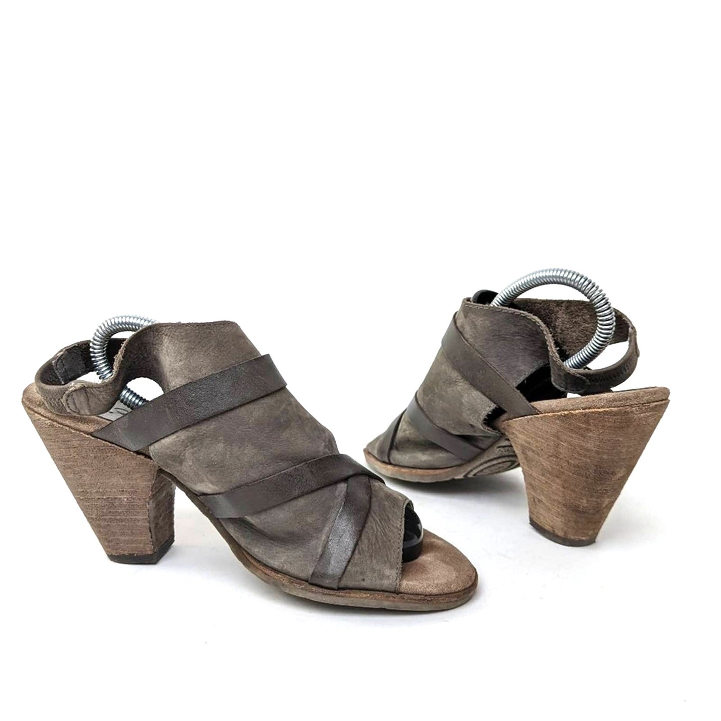 OTBT Delhi Slingback Leather Pump Sandals- 8