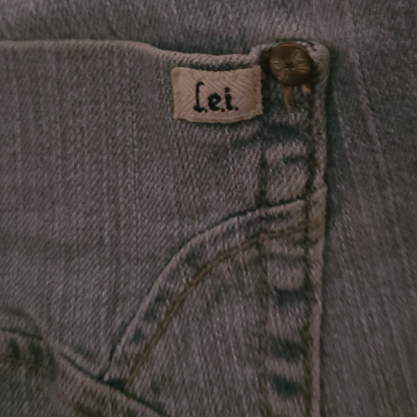 Lei Y2K Low Rise Patch Pocket Denim Shorts - 30 / 6