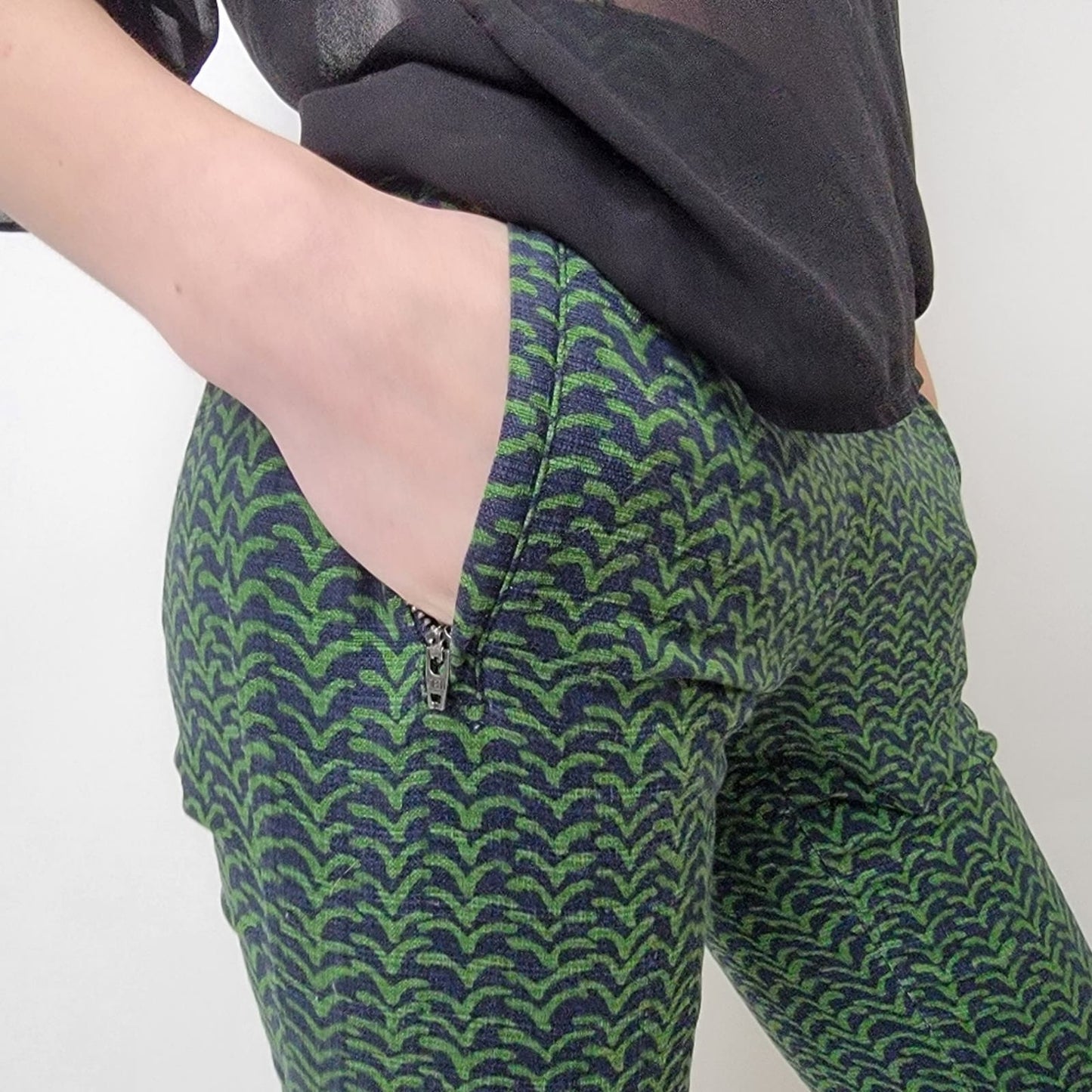 Anthropologie Cartonnier Cropped Green Abstract Essential Slim Trousers - 4
