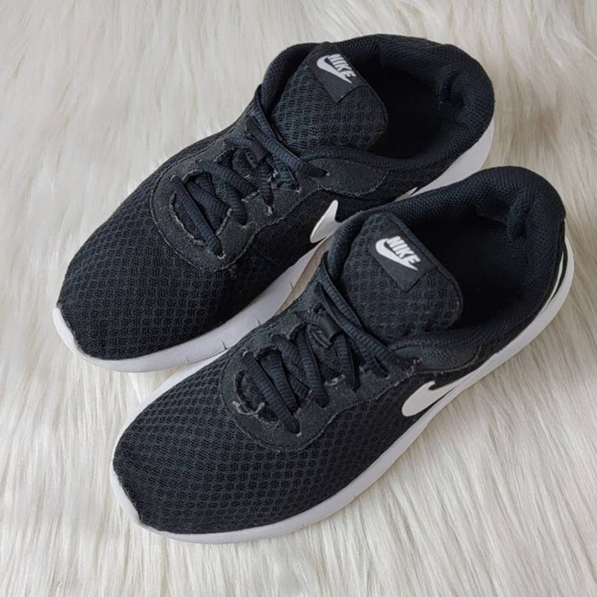 Nike Tanjun Black Lace Up Athletic Running Shoes