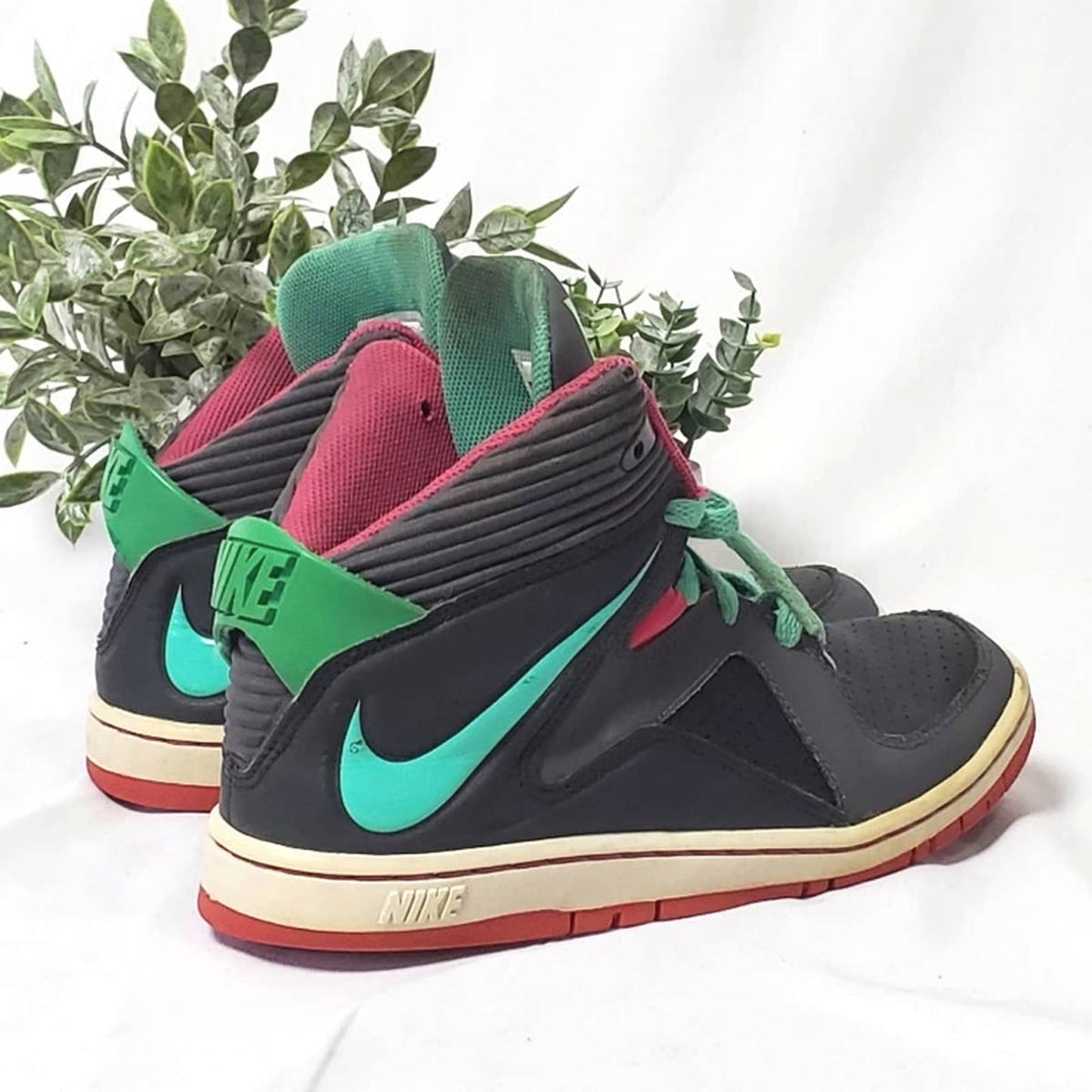 Nike ‘Court Invader’ High Top Basketball Sneakers - 5Y