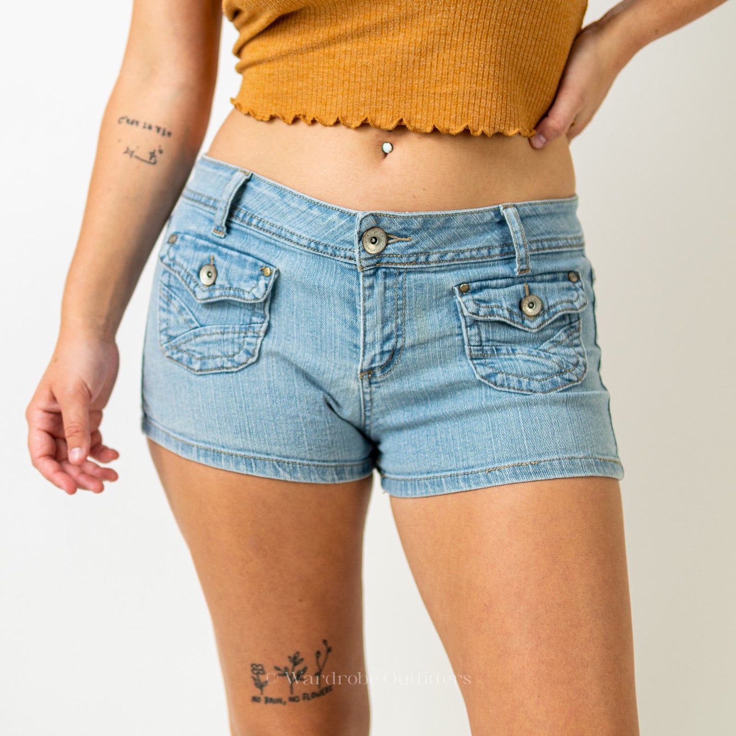 Lei Y2K Low Rise Patch Pocket Denim Shorts - 30 / 6